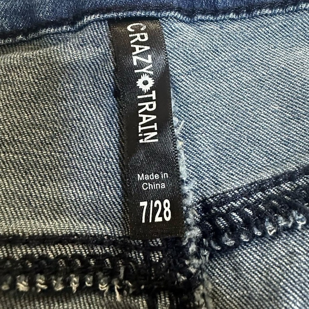 Crazy Train Women's Jeans Blue Distressed Layered Frayed Hem Cropped Size 7 - Picture 5 of 6